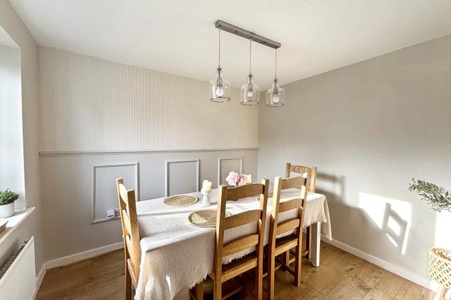 8, Spring Close, Bexhill-on-Sea photo 3