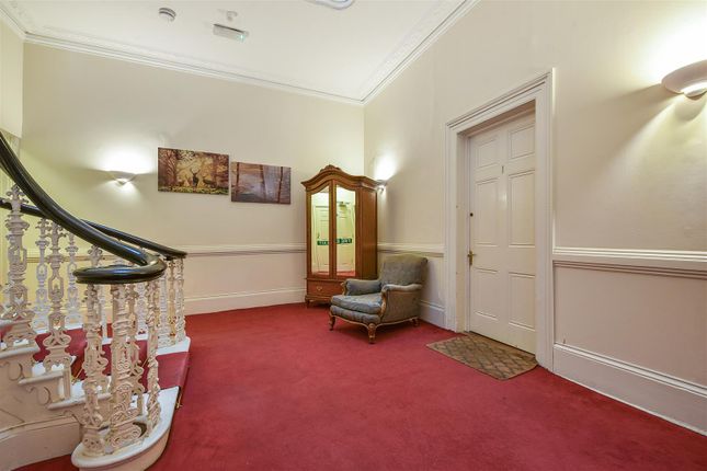 Flat for sale in Woodlands Way, Andover