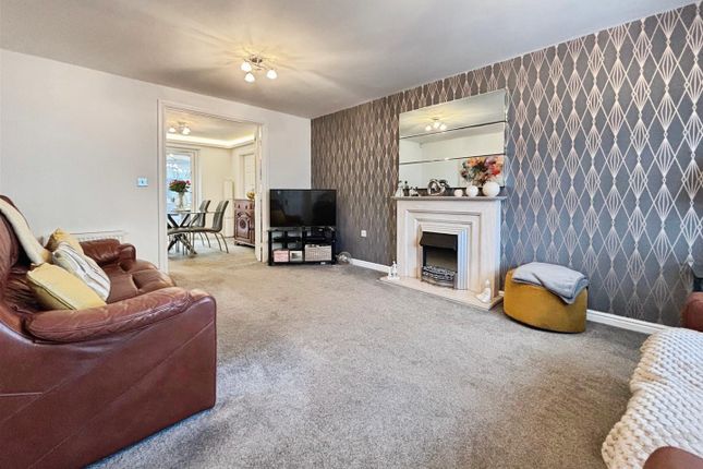 35, Javelin Close, Bradford photo 3