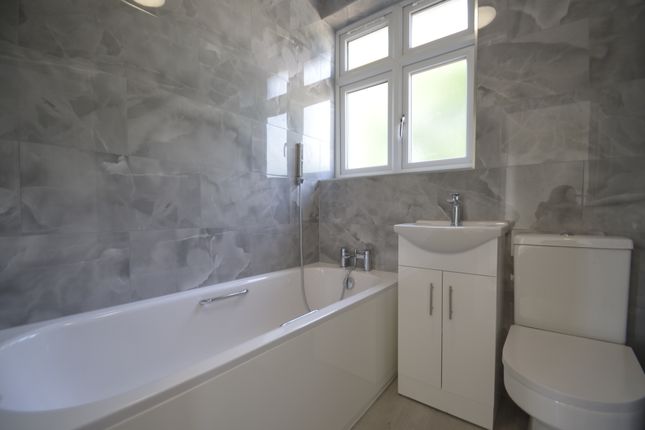 227, Fernside Avenue, Feltham photo 3
