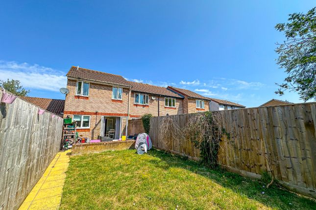 16 Waverney Close, Taunton, Somerset photo 2