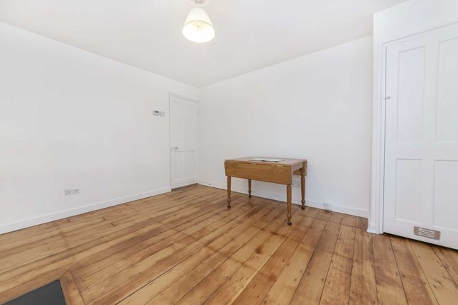 Flat to rent in Charlotte Terrace, London