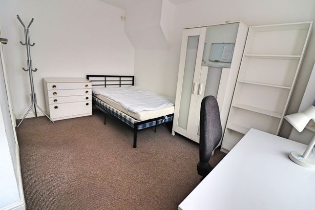 19, Burnsall Grove, Coventry photo 3