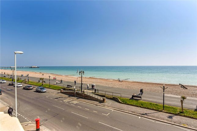 Flat to rent in Queens Road, Worthing, West Sussex