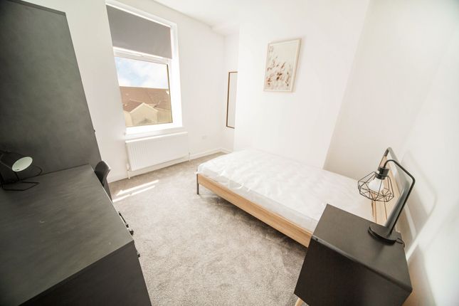 Room 2, 79 Norfolk Street, Swansea photo 4
