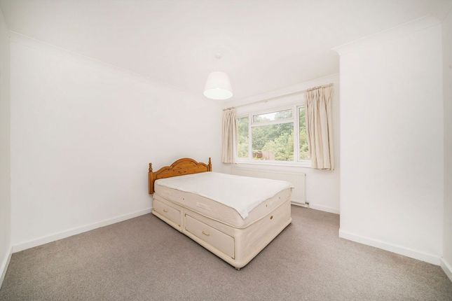 44, Kelvedon Close, Kingston Upon Thames photo 4