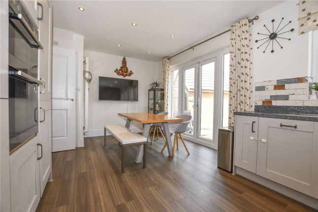 24, Bronte Grove, Reading photo 4