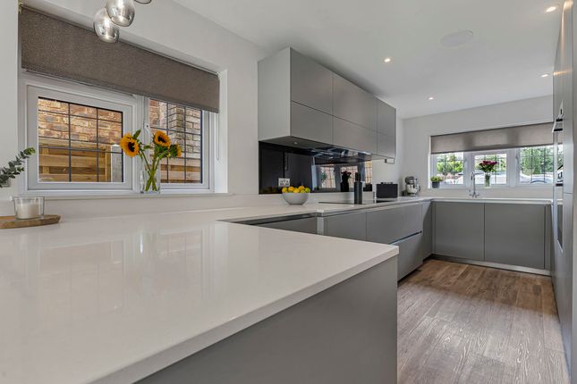 14, Heathwood Walk, Bexley photo 2