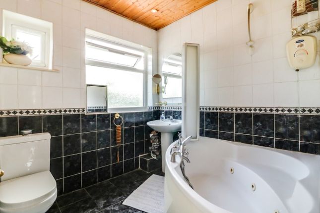 End terrace house for sale in Clifton Road, Harrow