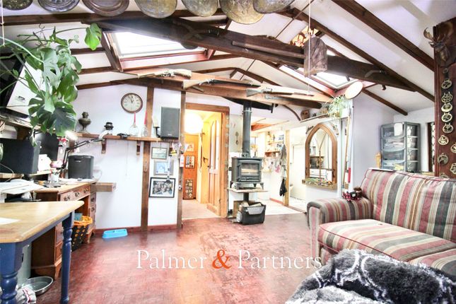 56, Tower Estate, Clacton-on-Sea photo 3