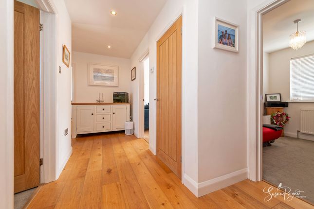 8, Jubilee Close, Godshill photo 4