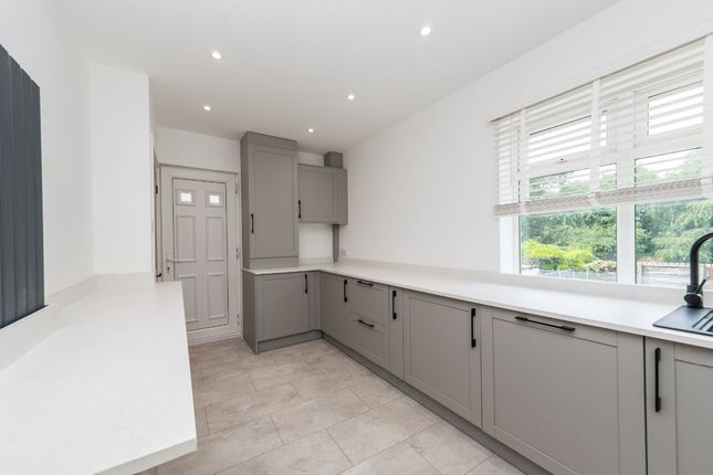 44 Parkwood Road, Leeds photo 4