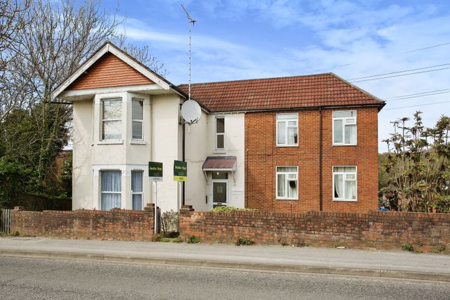 Flat for sale in Bitterne Road West, Southampton, Hampshire