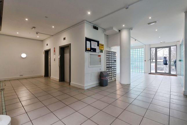 406, Skyline Plaza, Southend-On-Sea photo 2