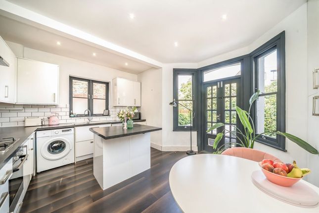 198, Mellison Road, London photo 4