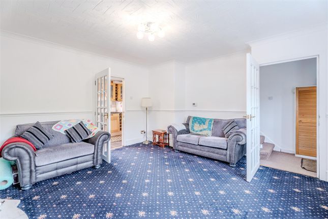 62, Cairnswell Avenue, Glasgow photo 3