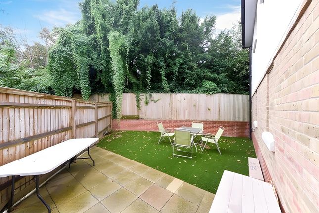 3, Woodmill Close, Roehampton photo 3