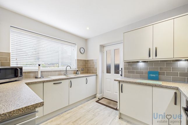 9, Gladeway, Thornton-Cleveleys photo 3