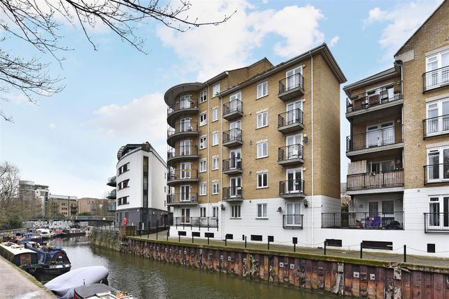 Flat for sale in Island Row, Limehouse