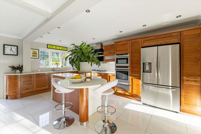 56, Simons Walk, Egham photo 2
