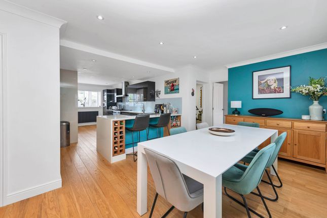 16a Hale Close, Royston photo 3