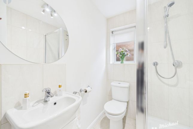 21 Kynaston Avenue, Aylesbury photo 4