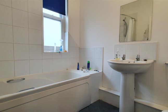 Room 3, Flat 2, 43 Mill Road, Cambridge photo 4