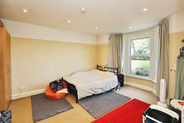 Flat 1, 82, Whitworth Crescent, Southampton photo 4