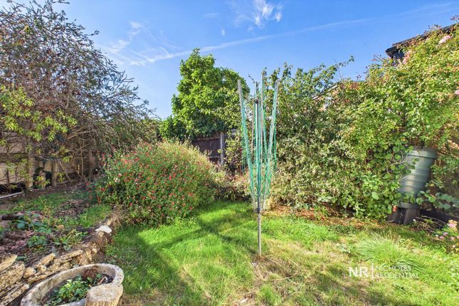 40, Derek Avenue, West Ewell photo 2