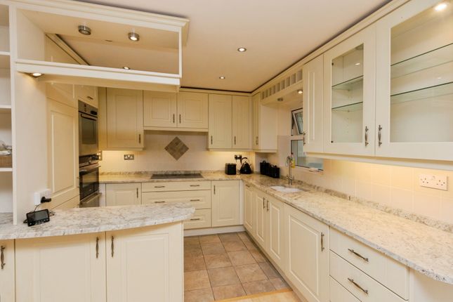 2 Kings Apartments,, Gordon Crescent, Surrey photo 2