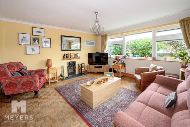 9, Orchard Close, Ringwood photo 2