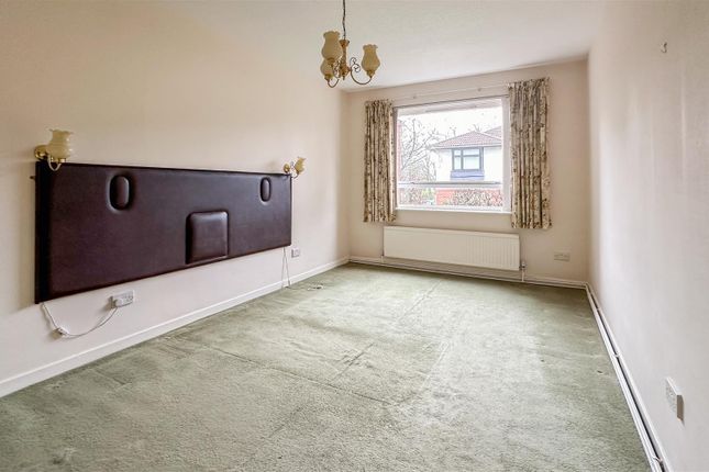 Flat for sale in Werngoch Road, Cycnoed, Cardiff