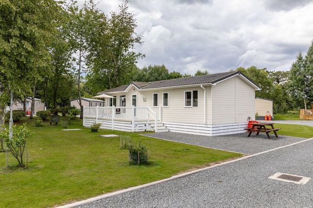 Thumbnail Lodge for sale in Edinburgh Road, Peebles