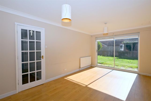 Gardner Close, Eastbourne photo 4