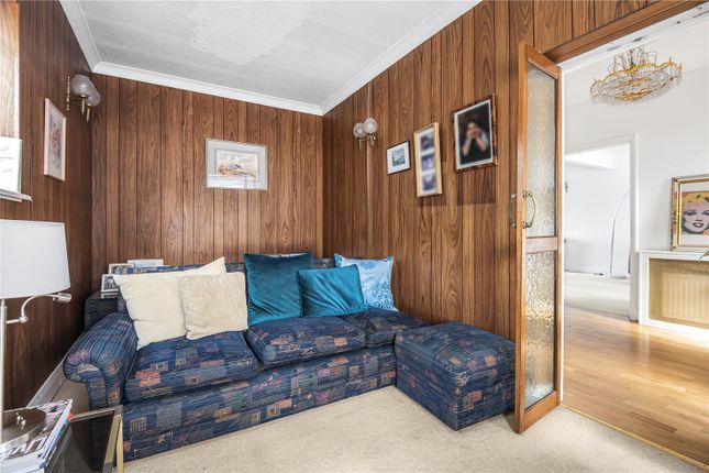 39, Heddon Court Avenue, Cockfosters photo 4
