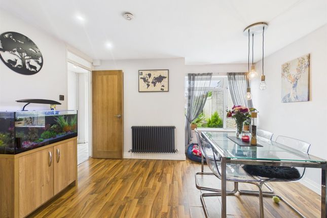 68, Queens Avenue, Ilfracombe photo 4