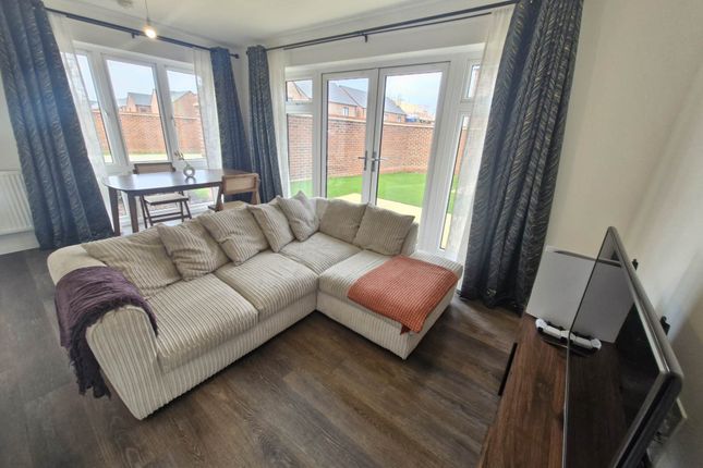 End terrace house for sale in Hawthorn Lane, Dunstable