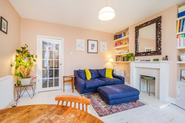 Flat for sale in Tilson Gardens, Brixton