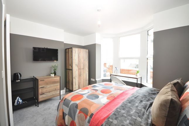 Room to rent in Farlington Road, Portsmouth