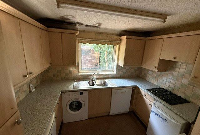 7, Joyce Dickson Close, Hampshire photo 4