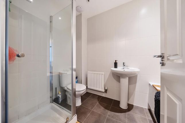 Semi-detached house to rent in Banbury, Oxfordshire
