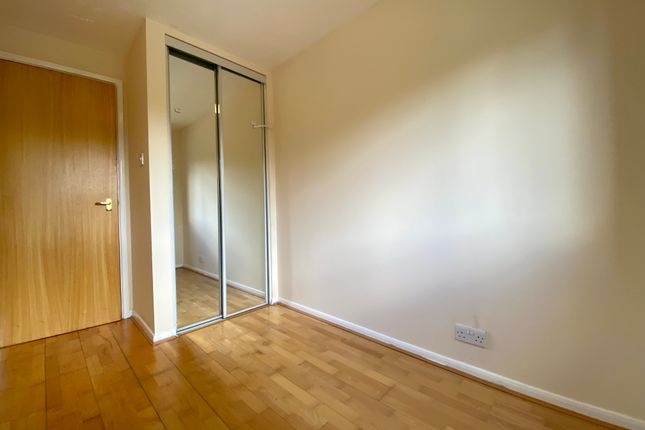 Flat for sale in West Quay Drive, Hayes, Yeading