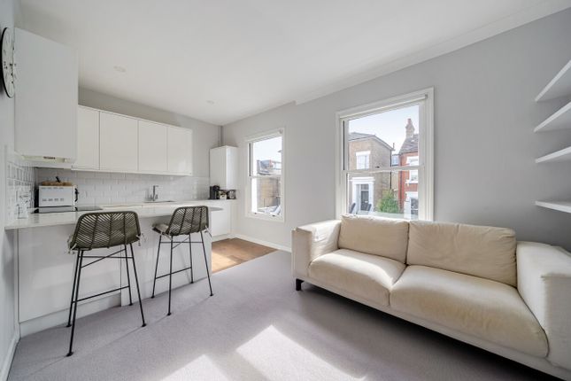 Flat B,, 11, Haldon Road, London photo 3