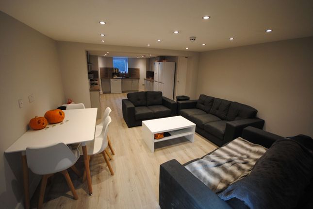 Modern And Spacious Living Room With Comfortable S...