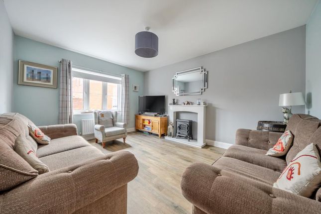 14 BARTLETT ROAD, Bloxham, Banbury photo 2