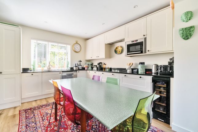 11, Manor Crescent, Surrey photo 4