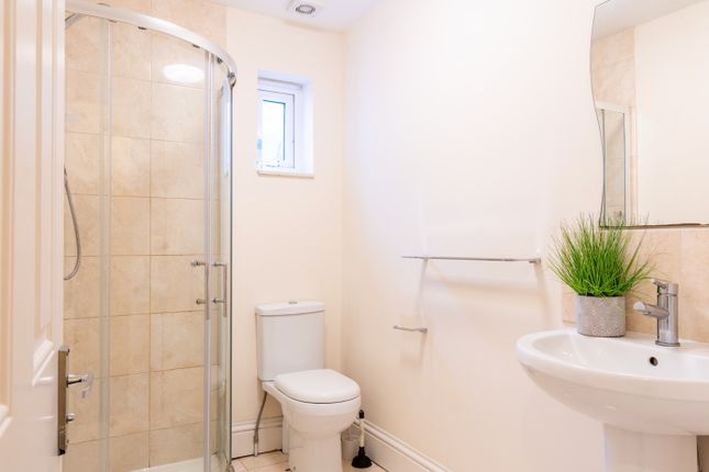 A Modern Bathroom Suite Featuring A Spacious Walk-...