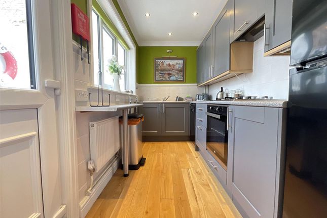 4 Overton Terrace, Scarborough photo 4