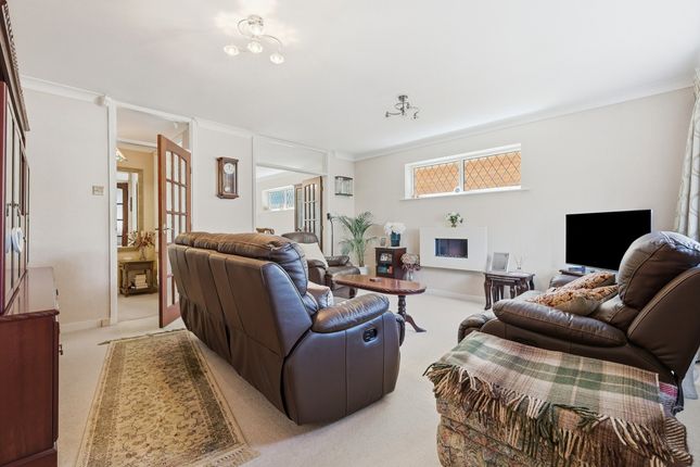 28, Lancaster Road, Rayleigh photo 2