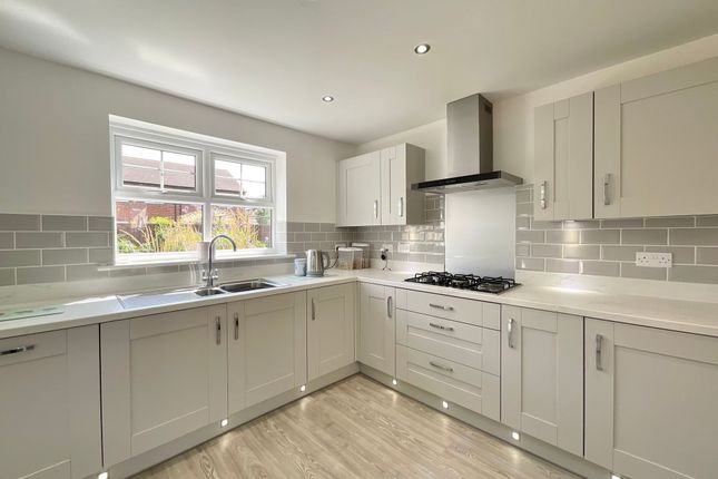 8 Henry Hughes Drive, Crewe photo 2